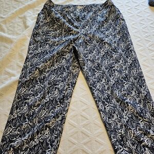 Chico's Navy and White Patterned Capris